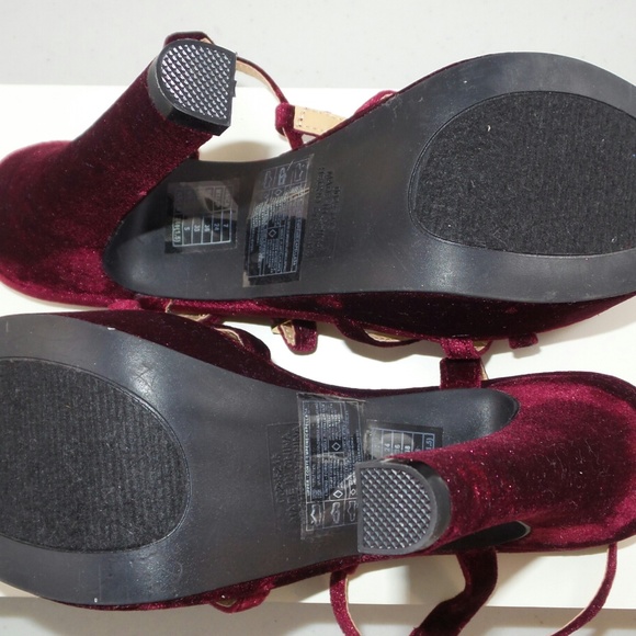 *SOLD* Forever 21 Burgundy Velvet Platform Heels - Picture 5 of 6